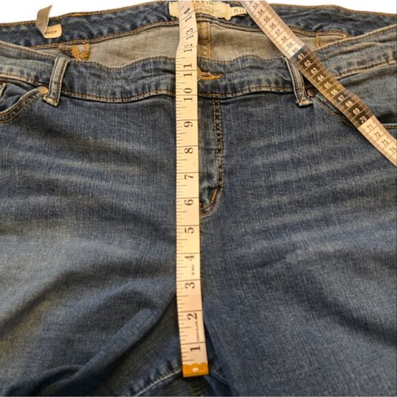 Torrid Medium Wash Easy Relaxed Boot Cut Stretch Casual Jeans Plus Size 24 - Picture 8 of 13